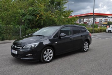 LIFT 1.4 benzyna  Xenon Tempomat Cz. parkowania Klimatyzacja